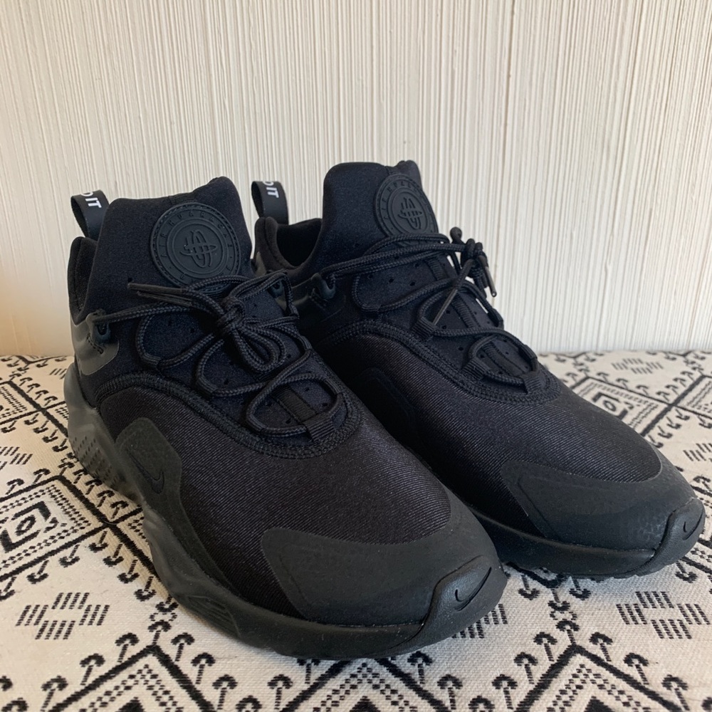 NWOB Nike Air Huarache City Move Women’s Sneakers